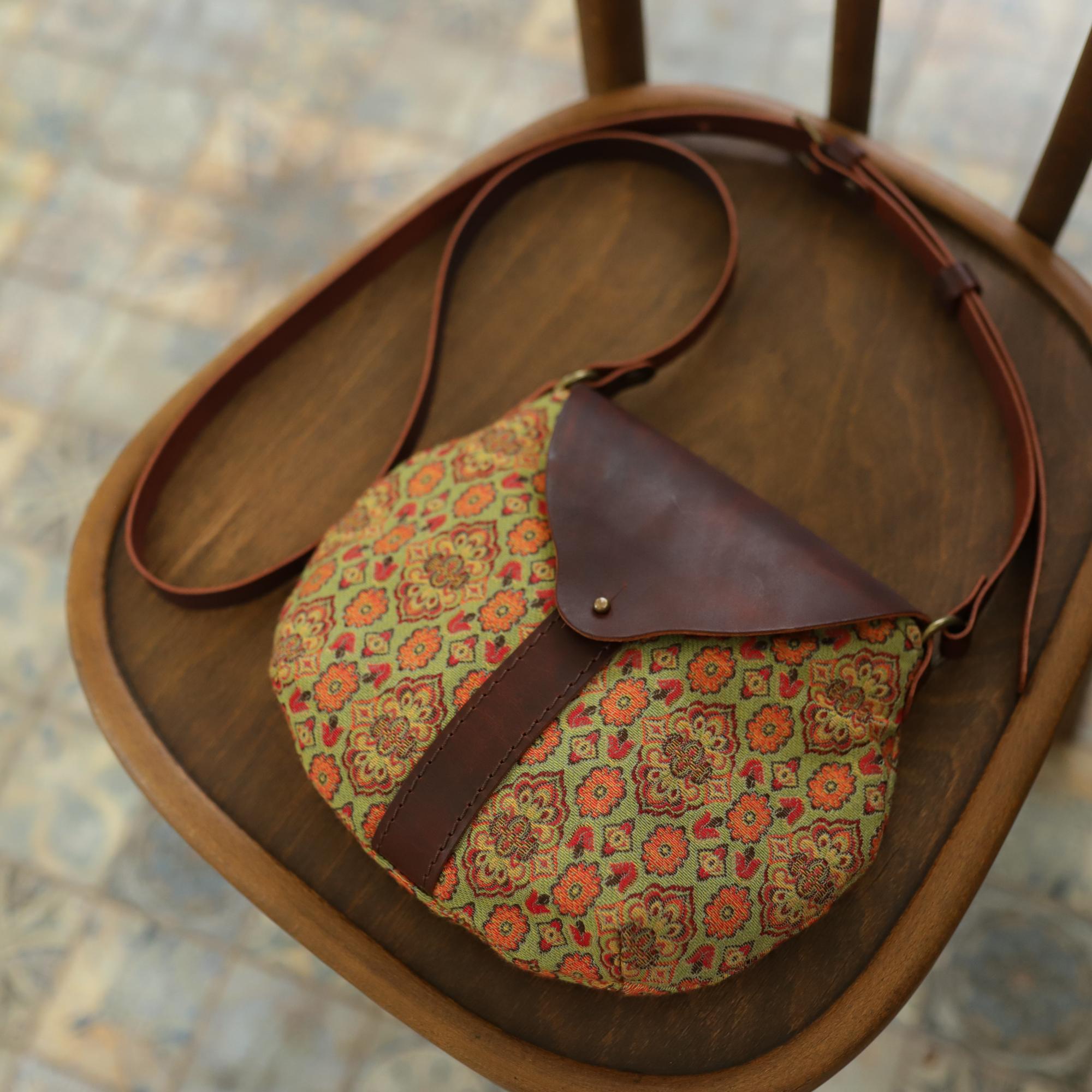 Текстильно-кожаная сумочка "Фисташка"