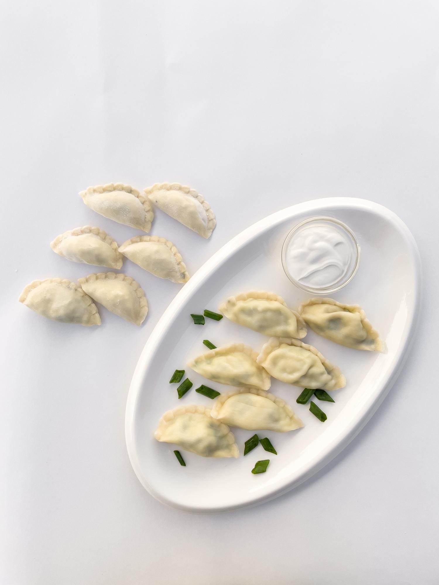 Вареники с зеленым луком и яйцом