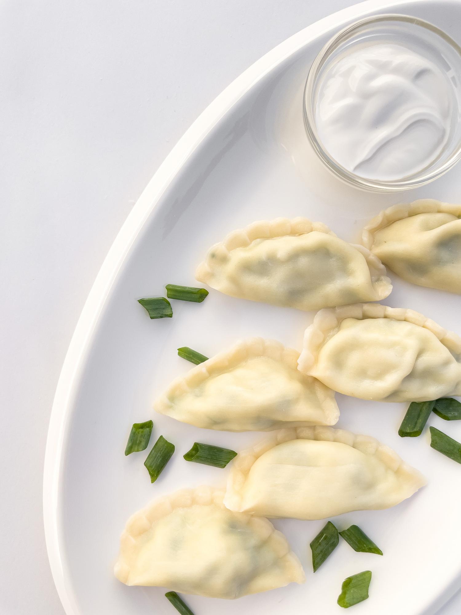 Вареники с зеленым луком и творогом