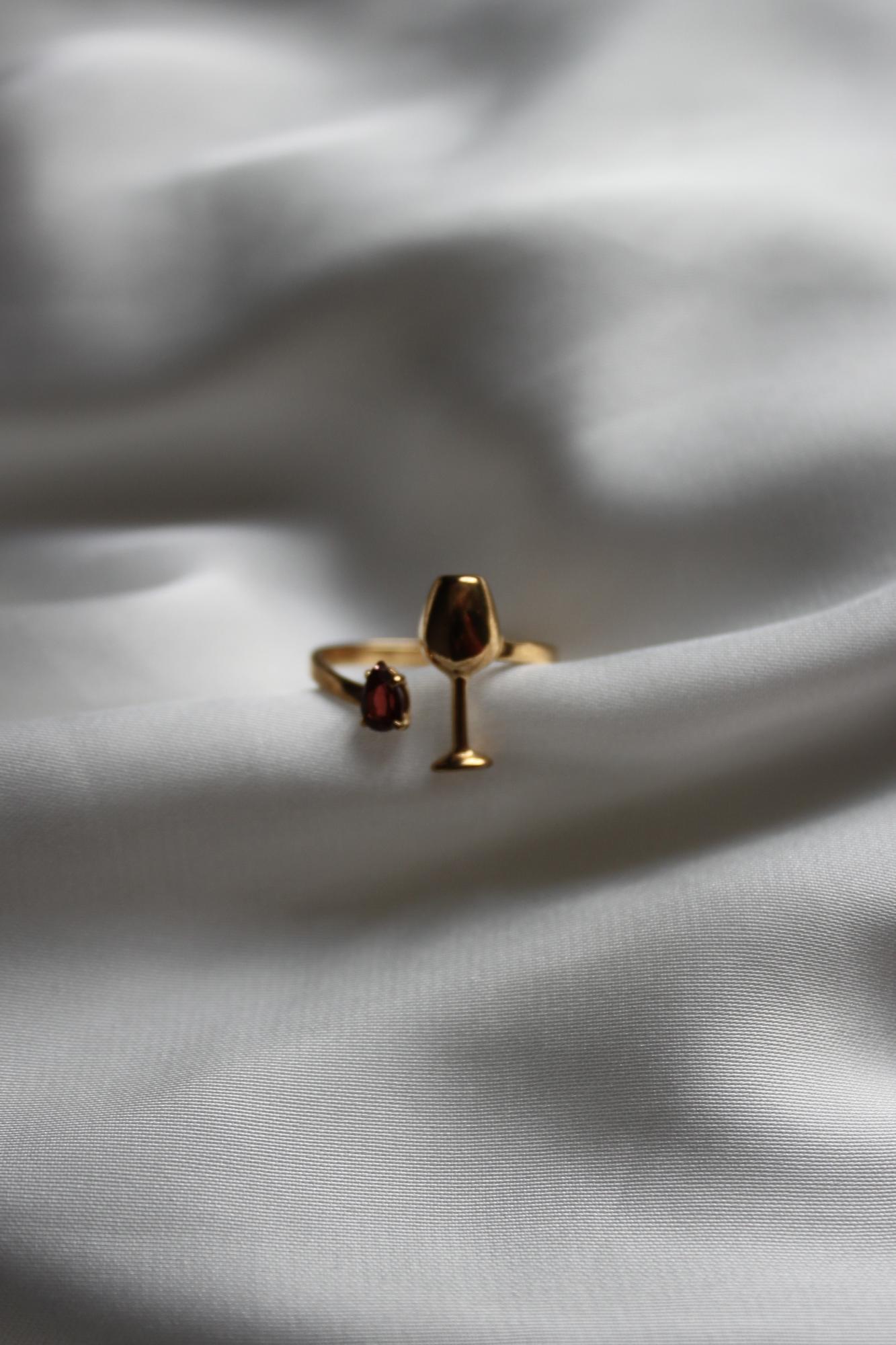 In Vino Veritas | Sunny | Кольцо Бокал с гранатом, латунь