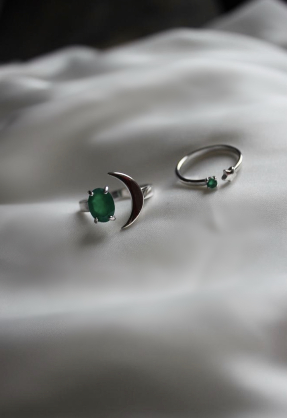 Agate Moon I Сет колец с зелёным агатом, белая латунь, родий