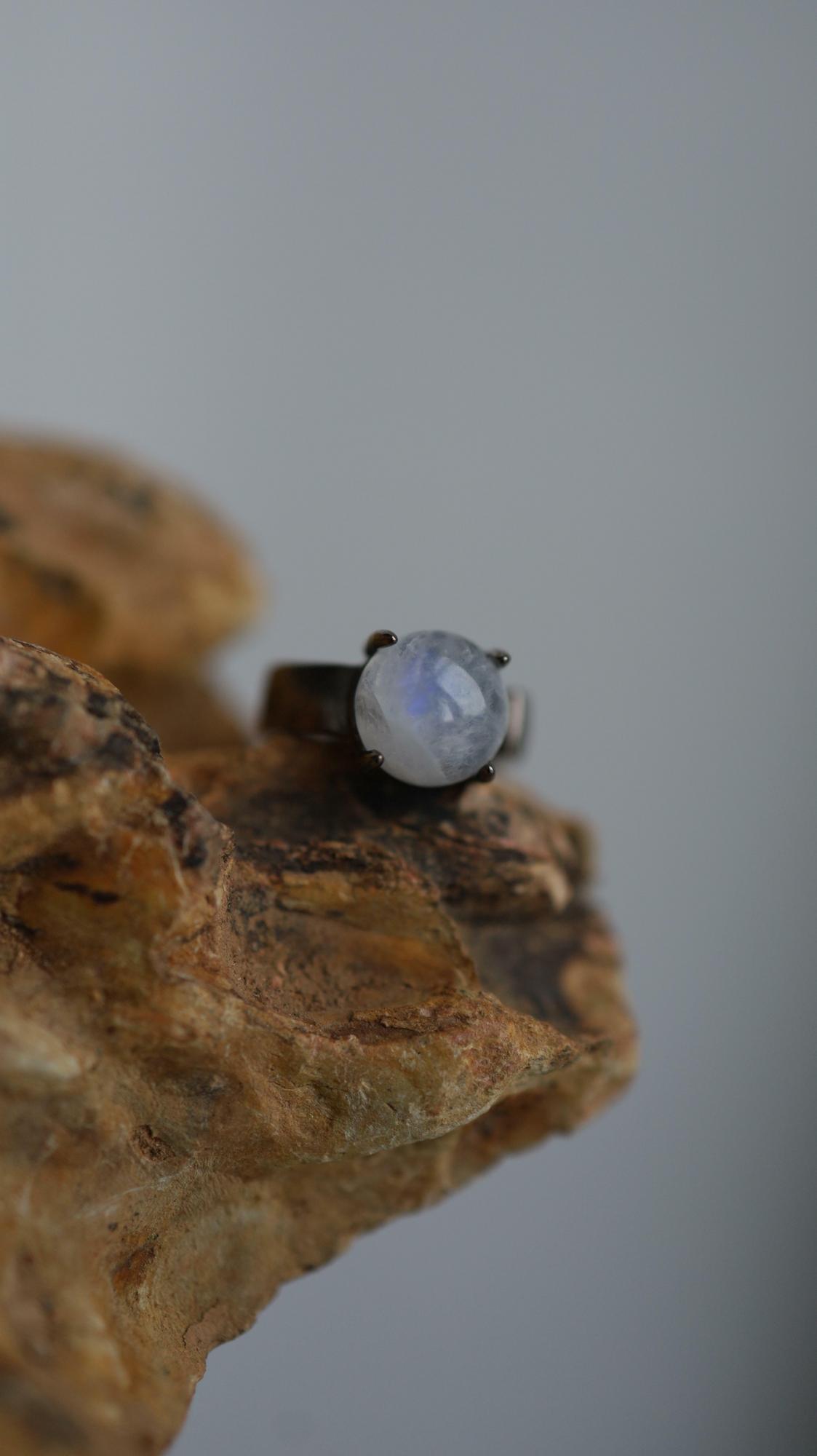 Full MoonStone Vintage I Кольцо с лунным камнем, латунь, черный родий