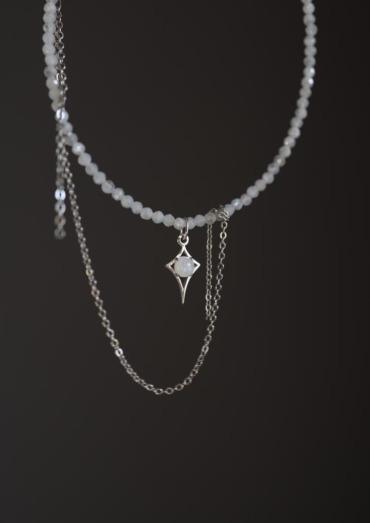 Moonstone Star I Колье Путеводная Звезда с лунным камнем, белая латунь, сталь