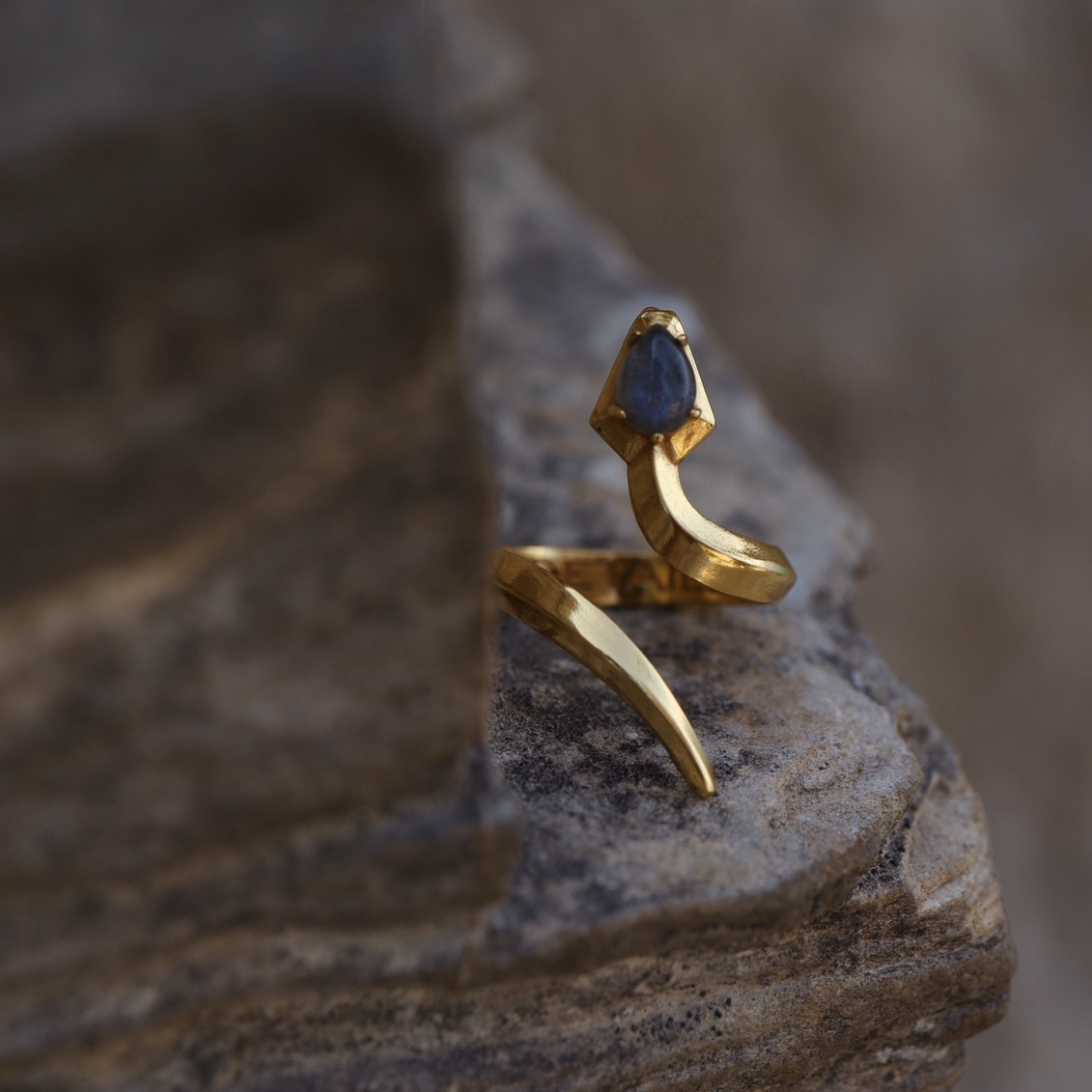 Labradorite Snake I Кольцо с лабрадоритом, латунь, позолота
