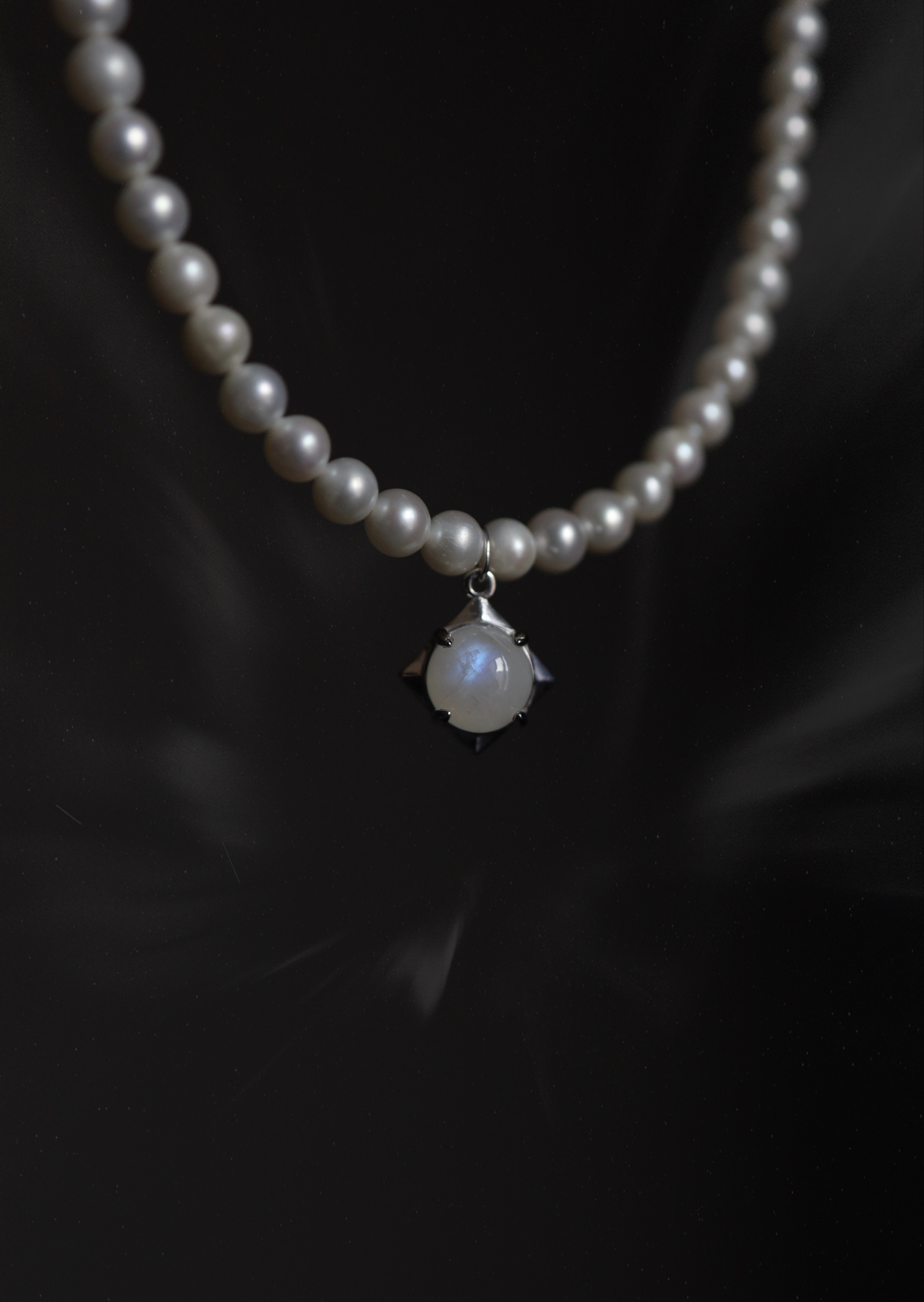 Pearl Moonstone Necklace I Колье с жемчугом и лунным камнем, белая латунь, сталь