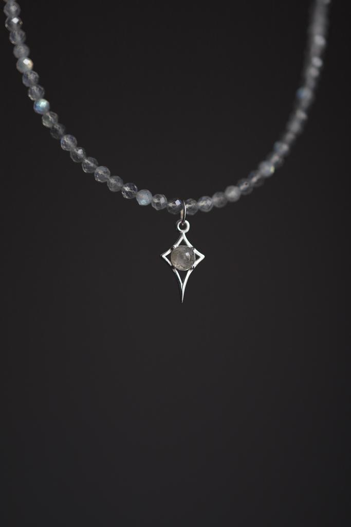 Labradorite Star Necklace I Колье Путеводная звезда с лабрадоритом, белая латунь