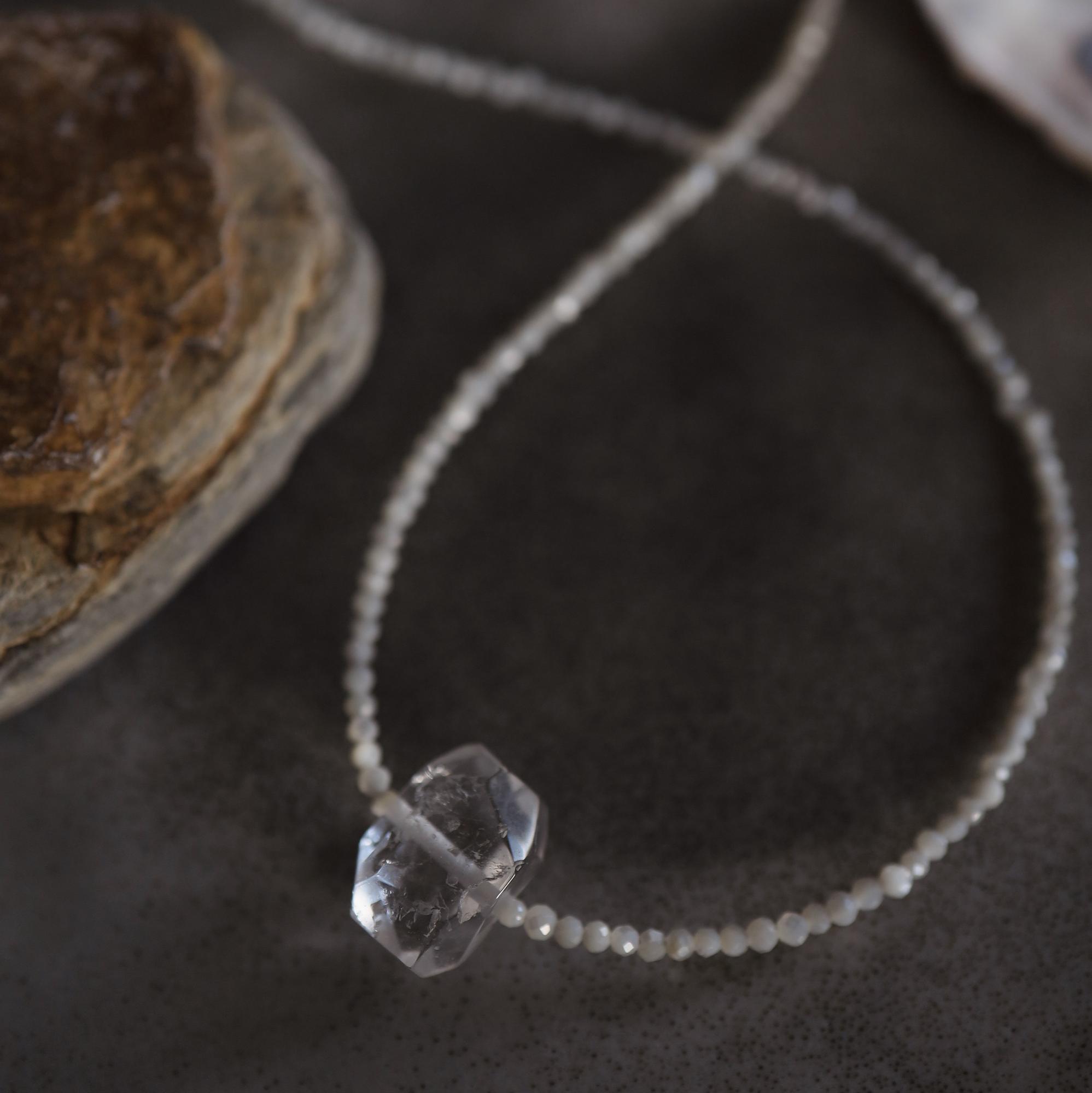 Rhinestone Pearl Necklace I Колье из горного хрусталя и перламутра