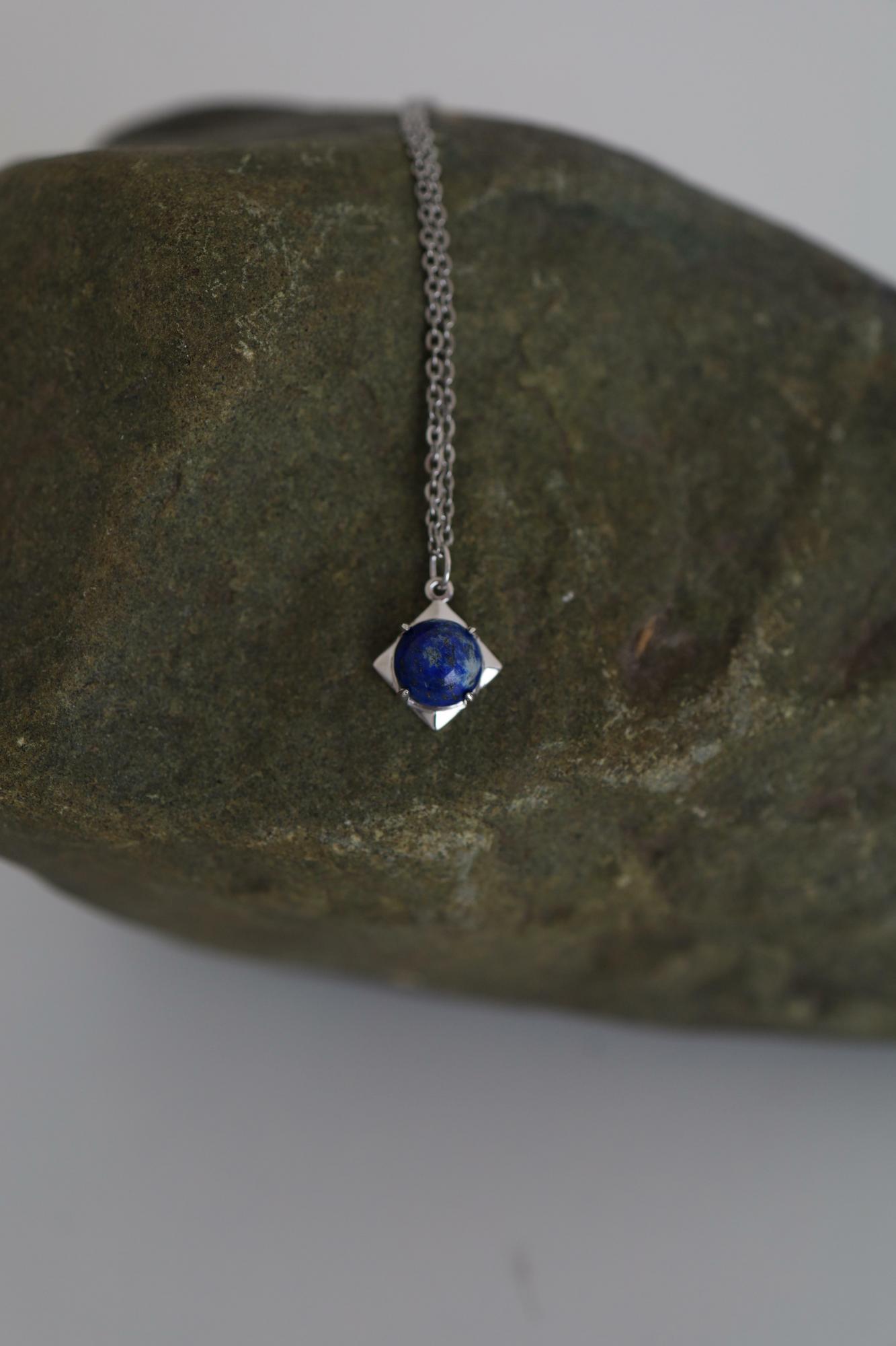 Lazurite Pendant I Подвеска с лазуритом, белая латунь, сталь