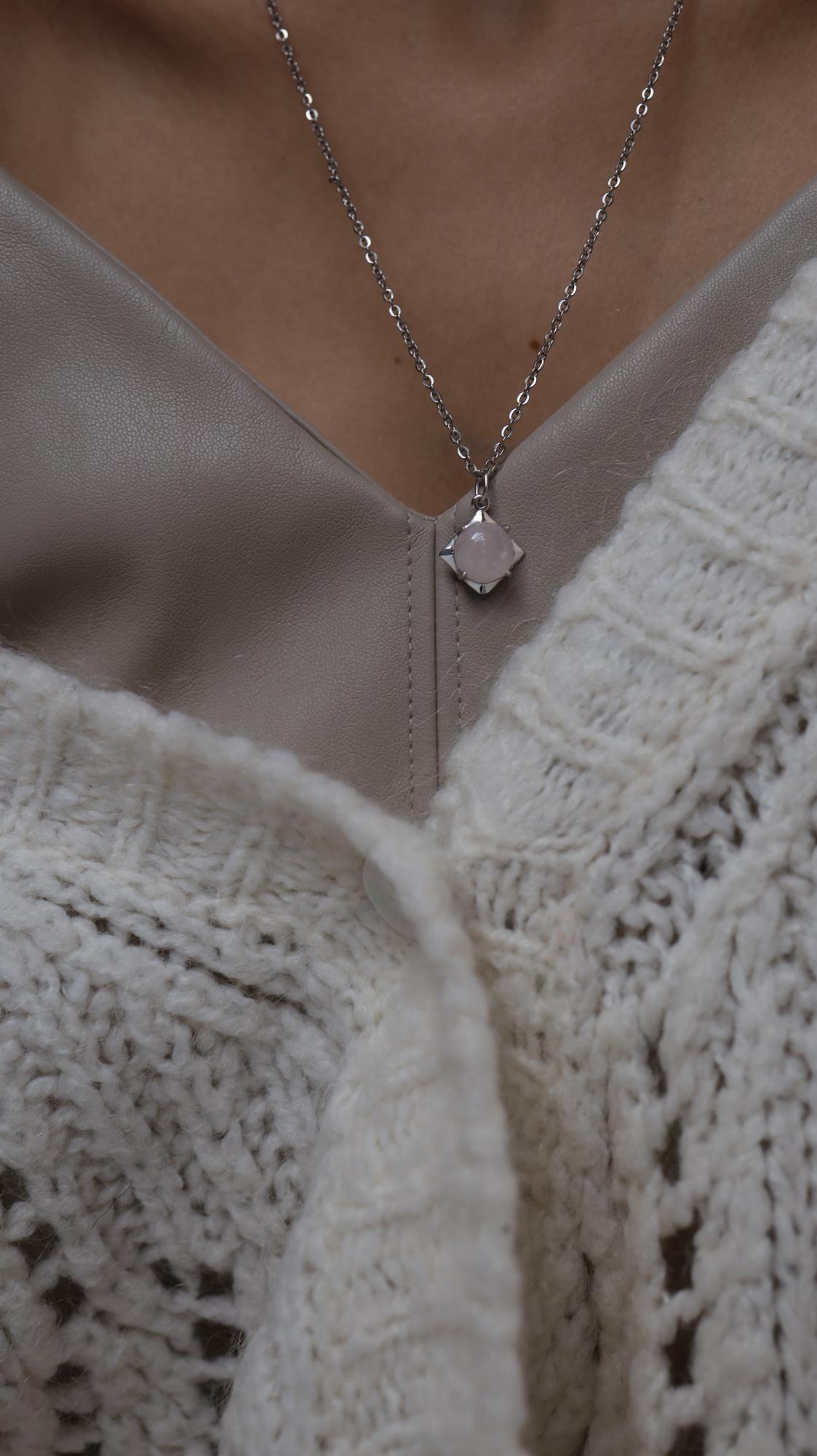 Rose Quartz Pendant I Подвеска с розовым кварцем, белая латунь