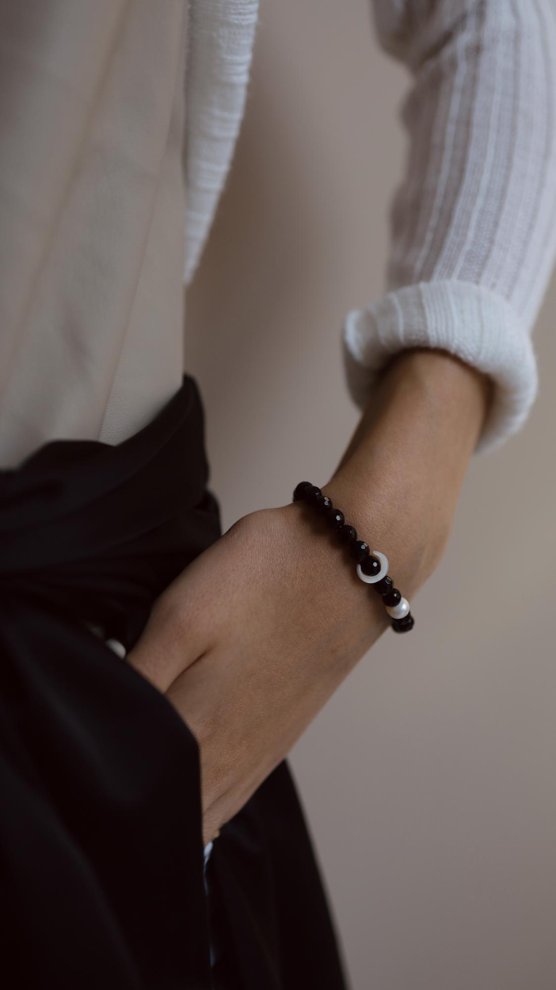 Black Agate Bracelet I Браслет с чёрным агатом и перламутром