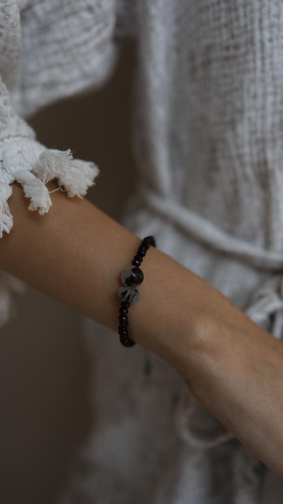 Black Bracelet I Браслет из агата и рутилового кварца
