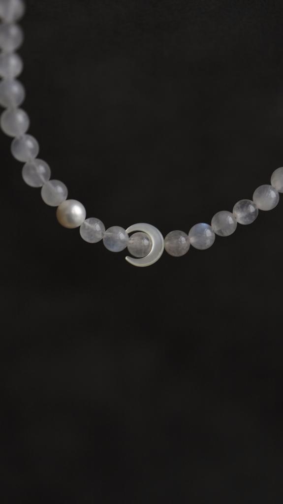 Moonstone Moon Necklace I Колье из лунного камня с перламутром