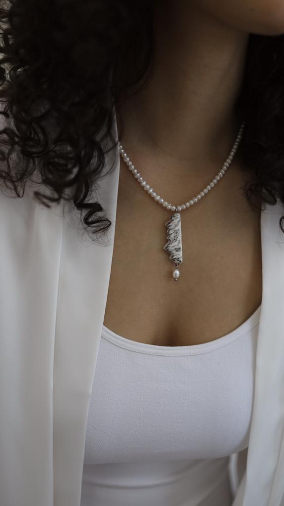 Pearl Mountains Necklace | Колье горы из фарфора