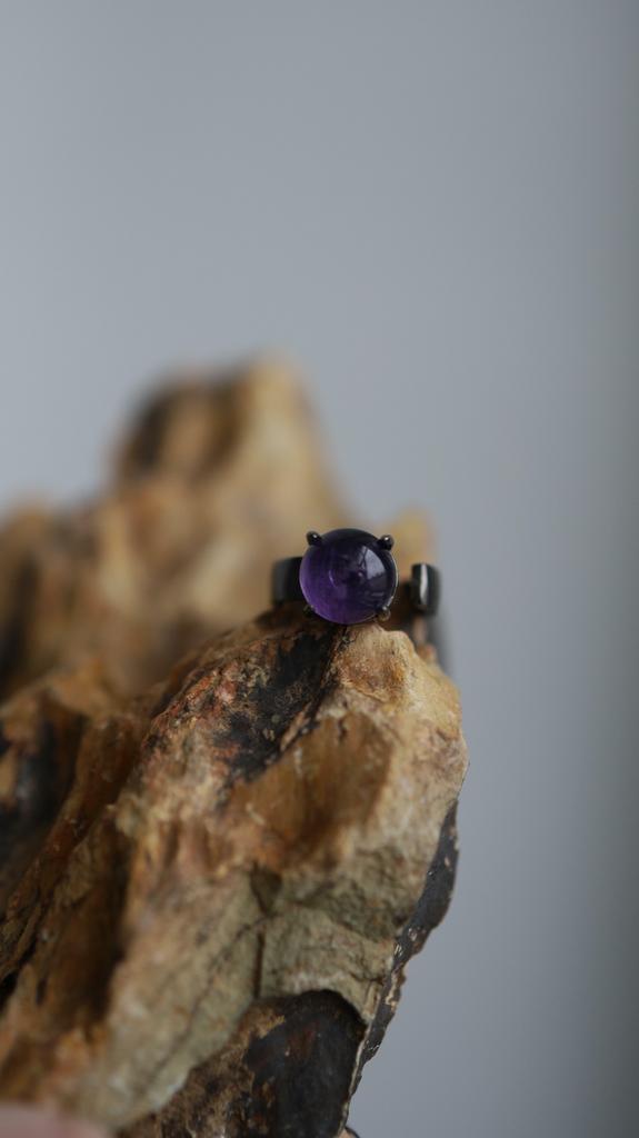 Black Amethyst Ring | Кольцо с аметистом, латунь, чёрный родий