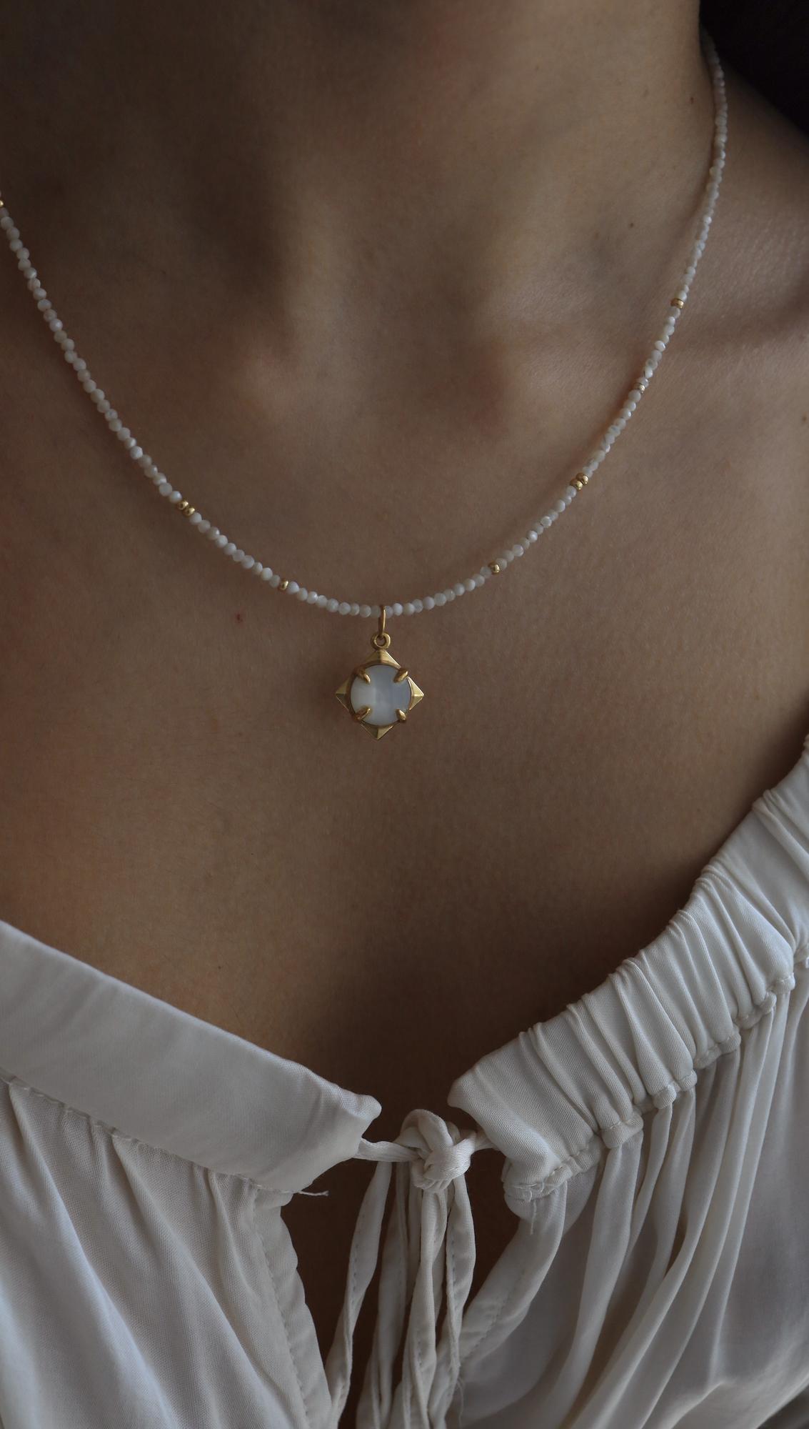 Pearl Necklace I Колье из латуни и перламутра