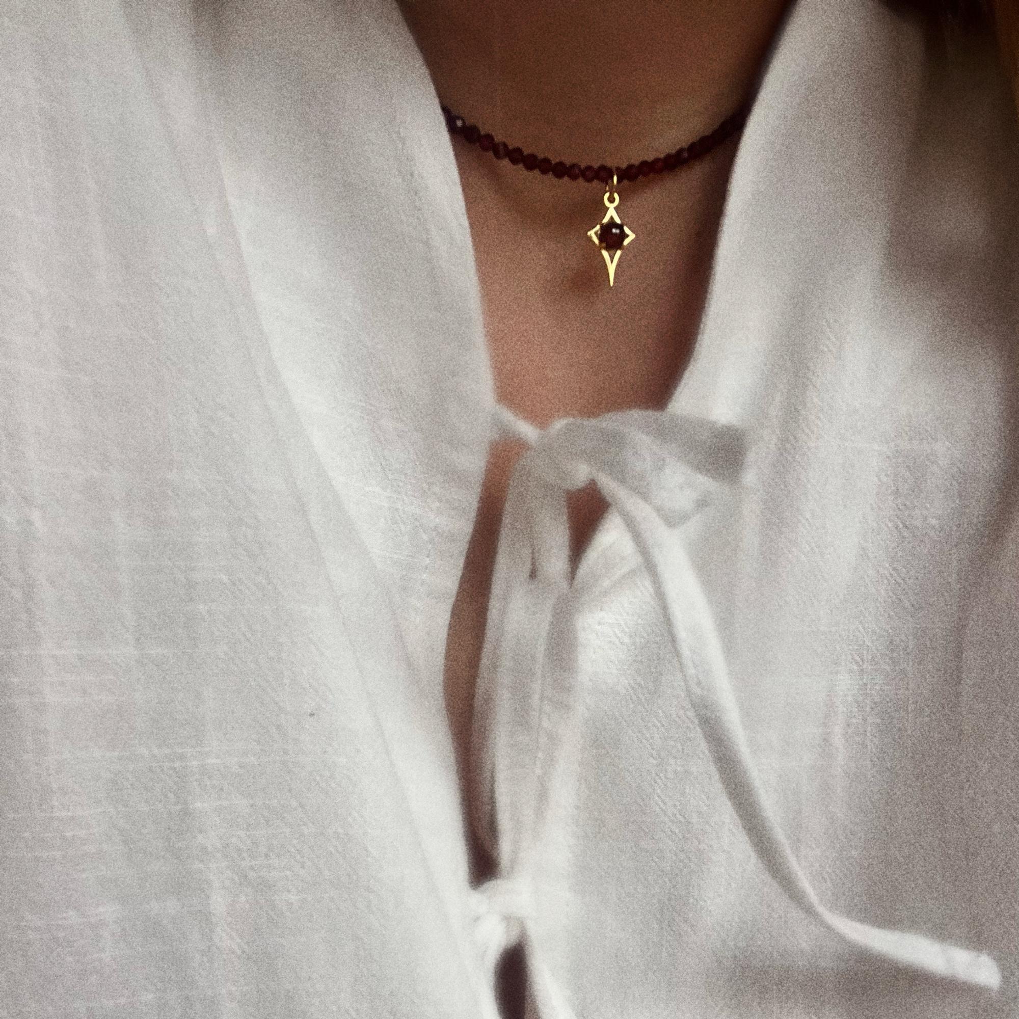 Garnet Sunny Star Necklace I Колье Путеводная звезда из граната, позолота
