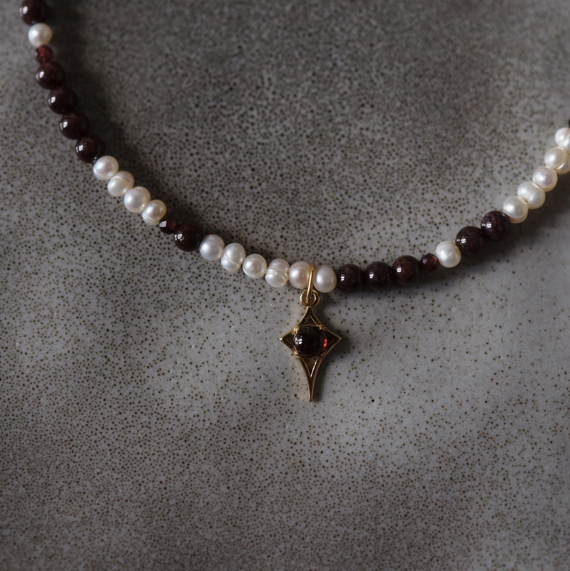 Garnet Pearl Star Necklace I Колье Путеводная звезда из граната и жемчуга