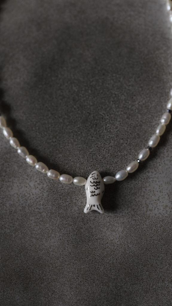 Fish Pearl Necklace I Колье Рыбка из фарфора и жемчуга