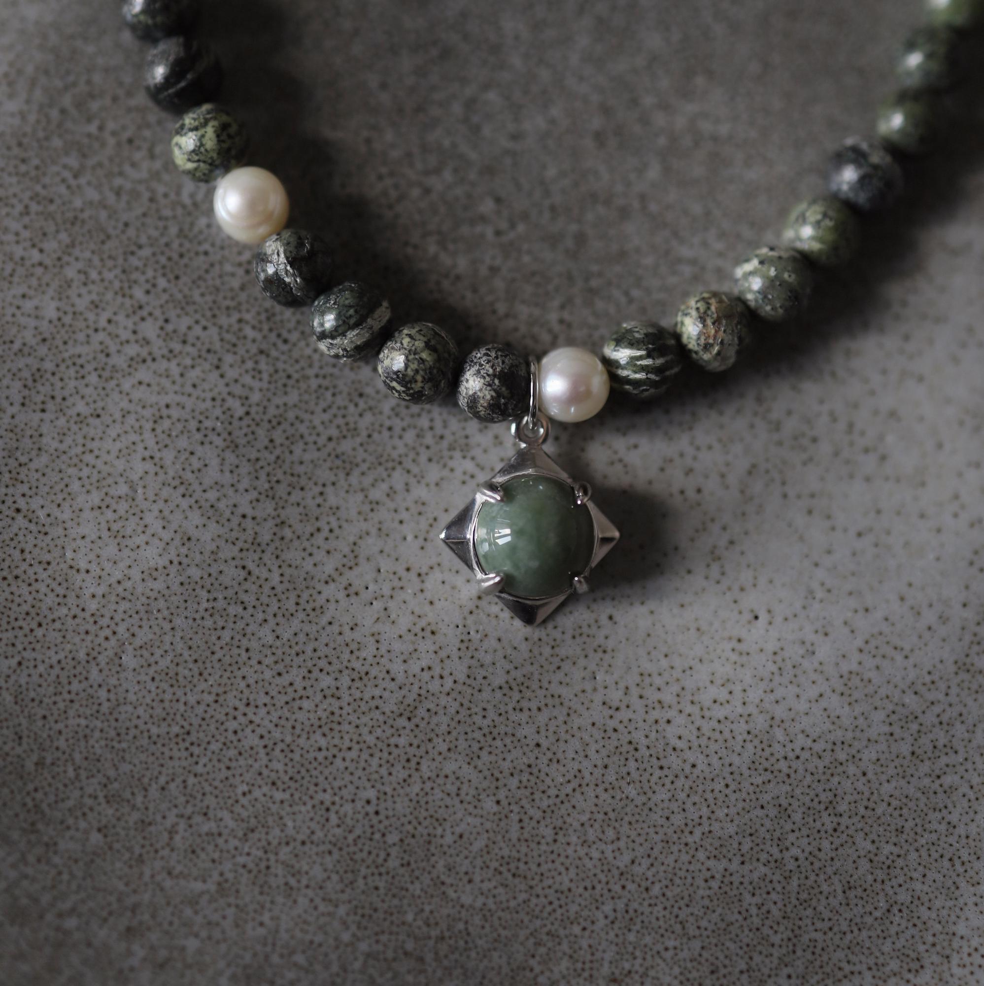 Green Stone Necklace I Колье из змеевика и агата