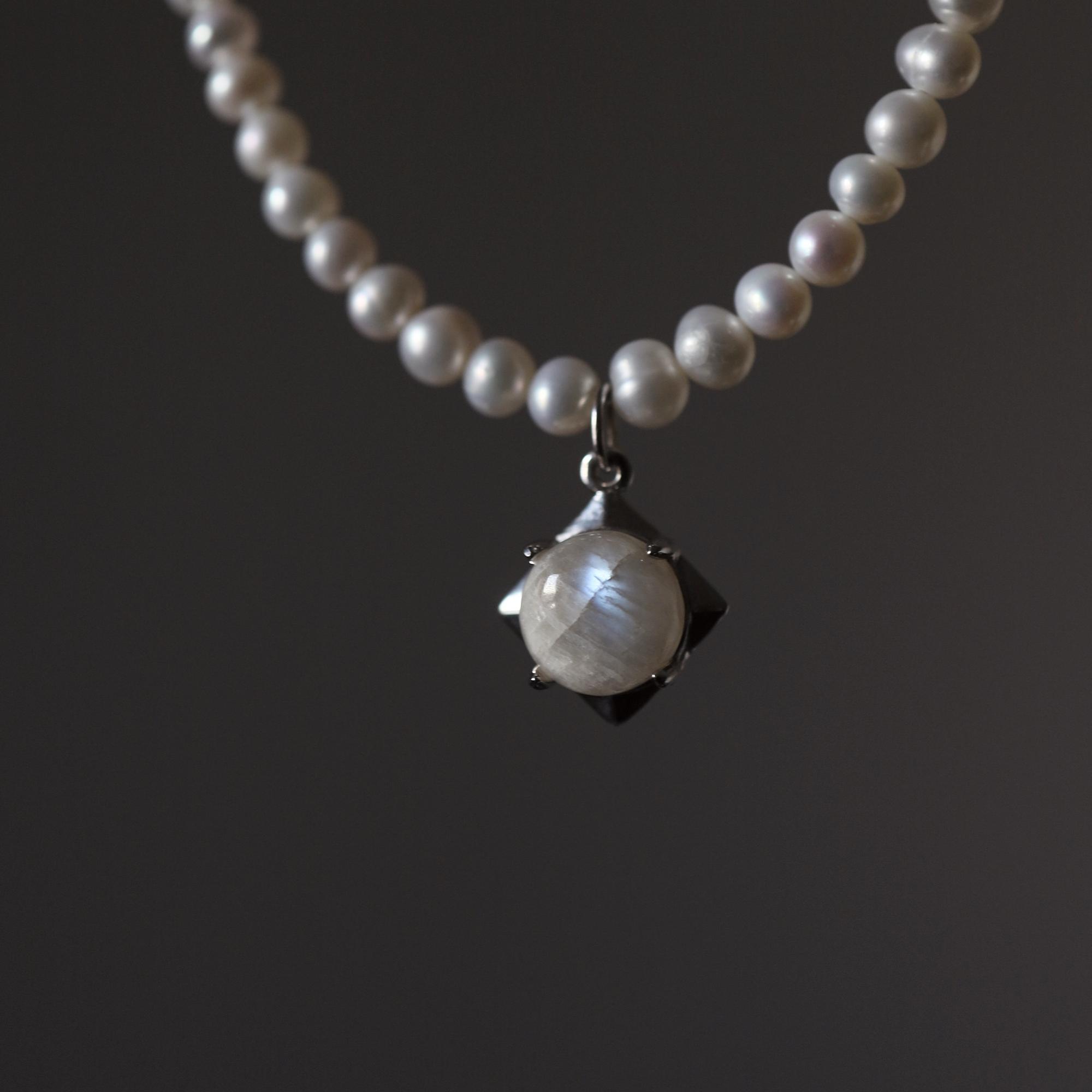 Колье из жемчуга  и стали с лунным камнем I Moonstone Necklace