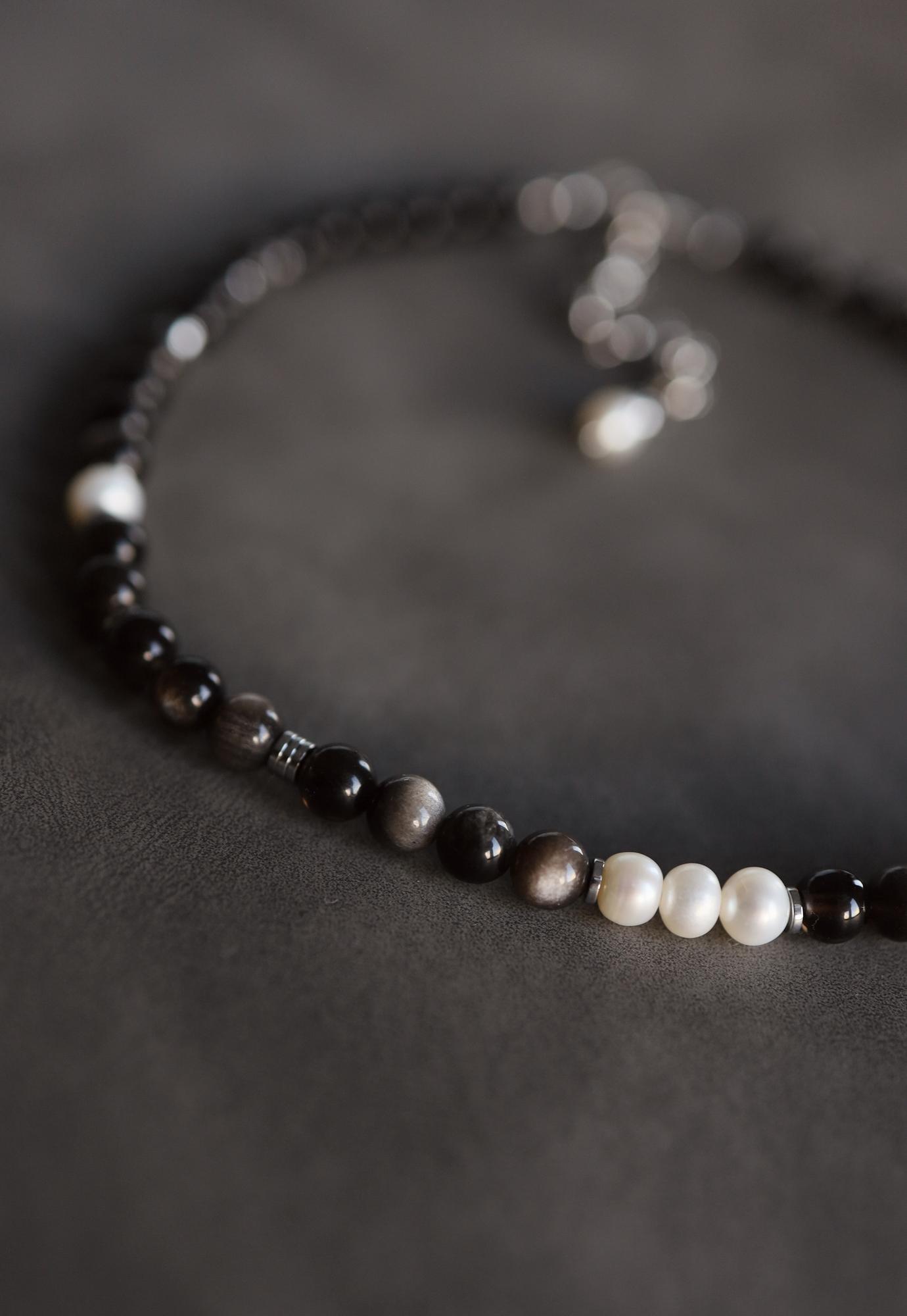 Колье-чокер из обсидиана и жемчуга