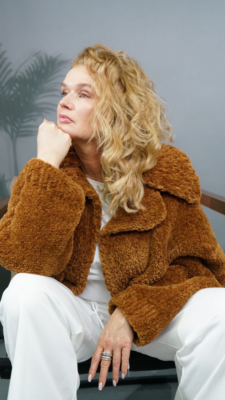 Бомбер "FLUFFY" коричневый