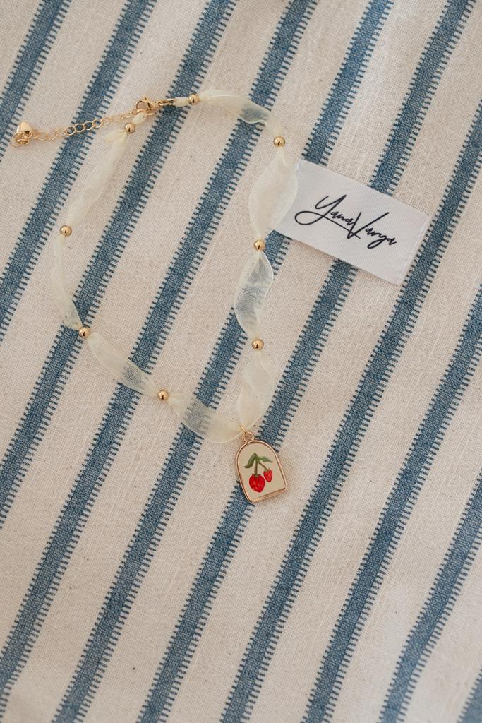 Кулон клубника