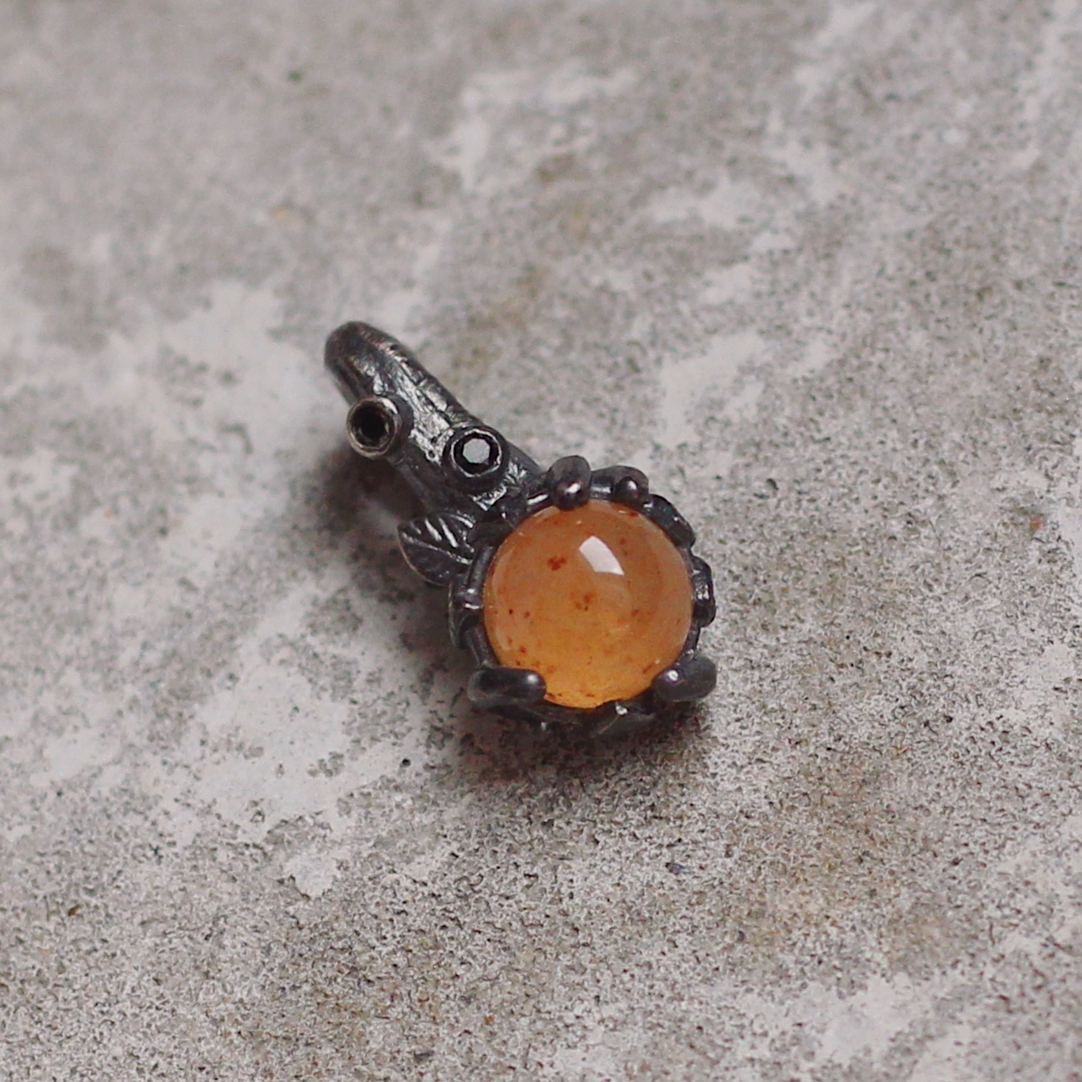 Серебряная подвеска с халцедоном и бриллиантами LM jewellery tales