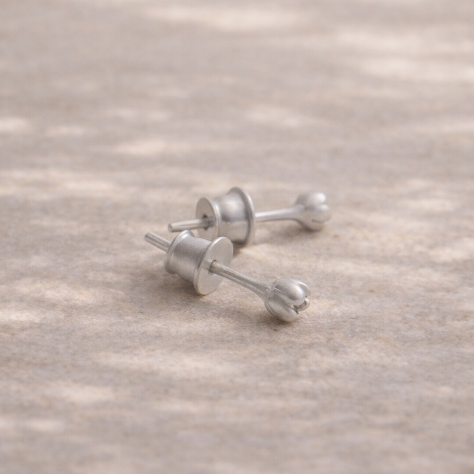 Пусеты Бутоны - белое серебро