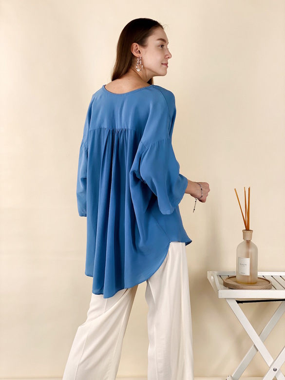 OTTOD'AME Рубашка из шёлка в стиле бохо в голубом цвете