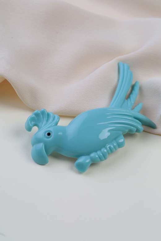 ANGELA CAPUTI Брошь-попугай из органического пластика