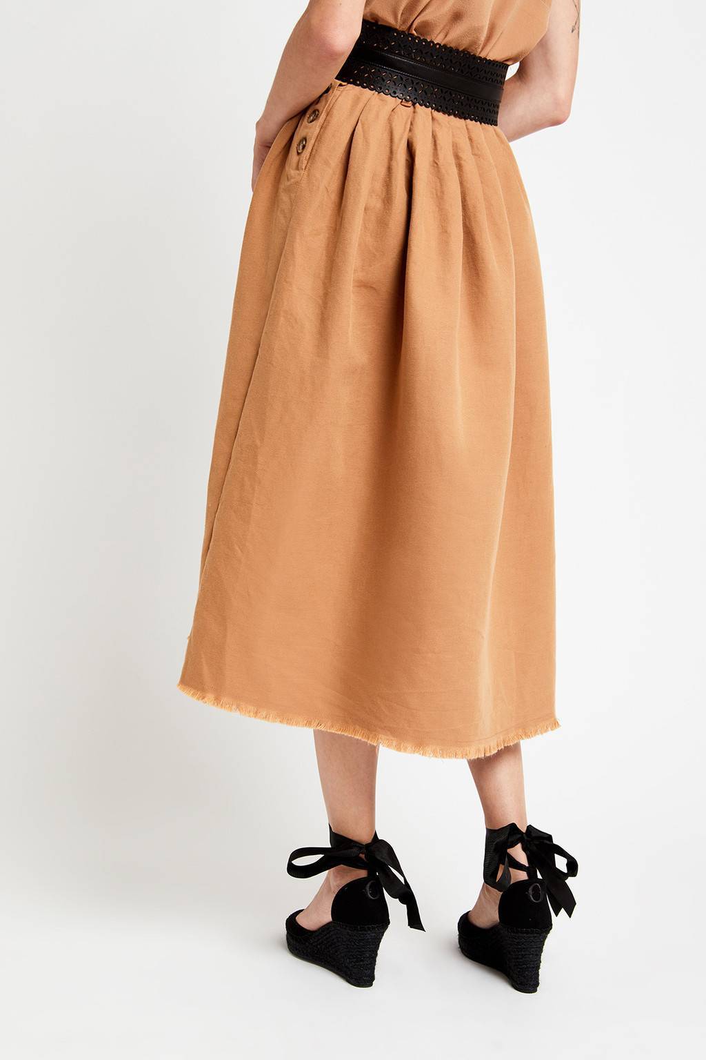 Paypoq kiygan ayolni yaladi