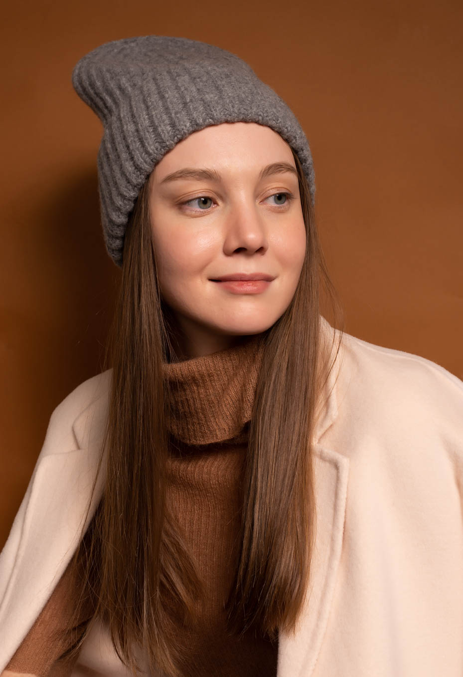 JUCCA Шапка с рисунком в английскую резинку из 100% extrafine wool в сером оттенке.