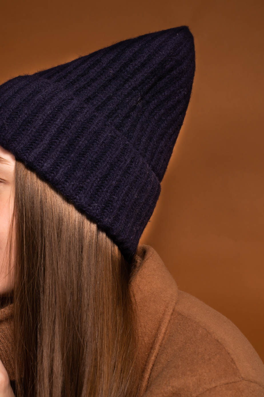 JUCCA Шапка с рисунком в английскую резинку из 100% мягкой шерсти оттенка navy blue.
