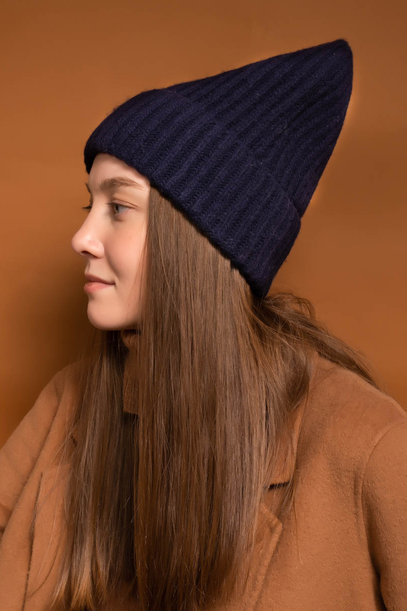 JUCCA Шапка с рисунком в английскую резинку из 100% мягкой шерсти оттенка navy blue.