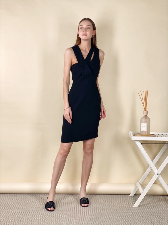 GOTHA Коктейльное платье-футляр с вырезами