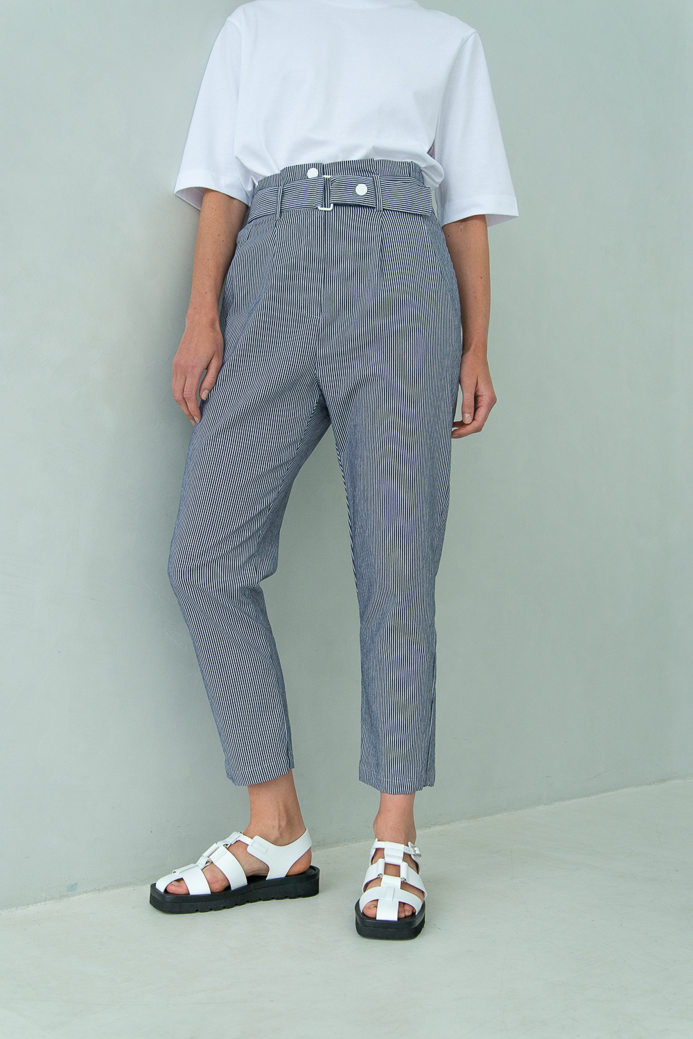 OTTOD'AME  Брюки-сигареты с высокой посадкой из фактурного хлопка с рисунком в полоску
