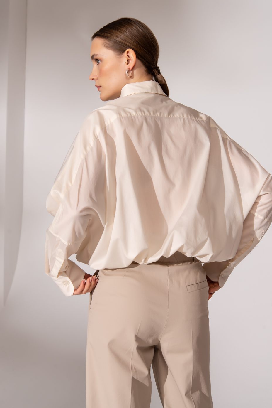 TRUE NYC Рубашка на кулиске из воздушного органического хлопка в оттенке экрю