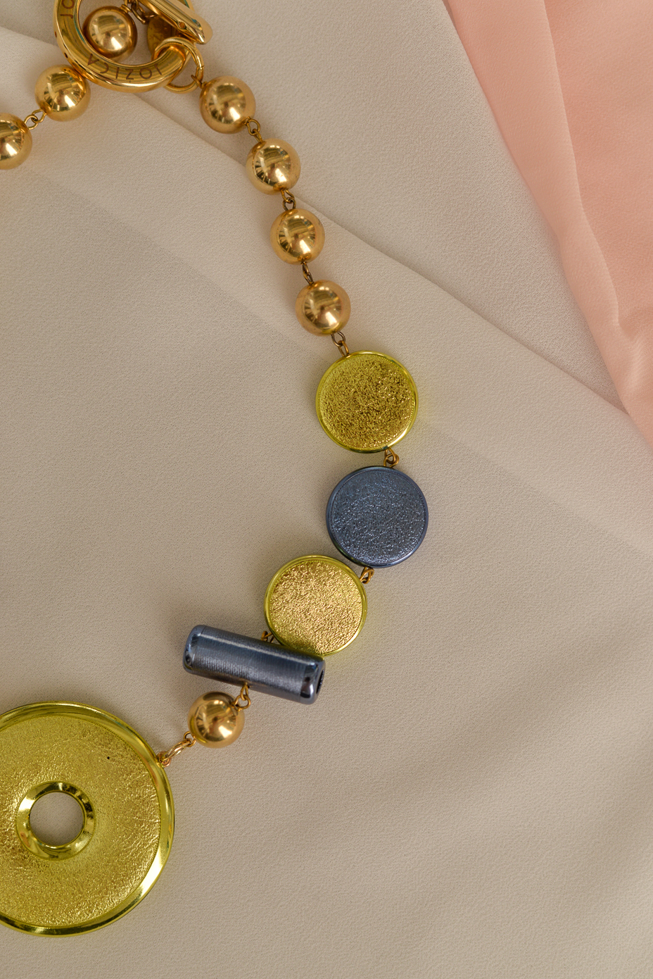 JOZICA Колье с крупными деталями в оттенке лайма