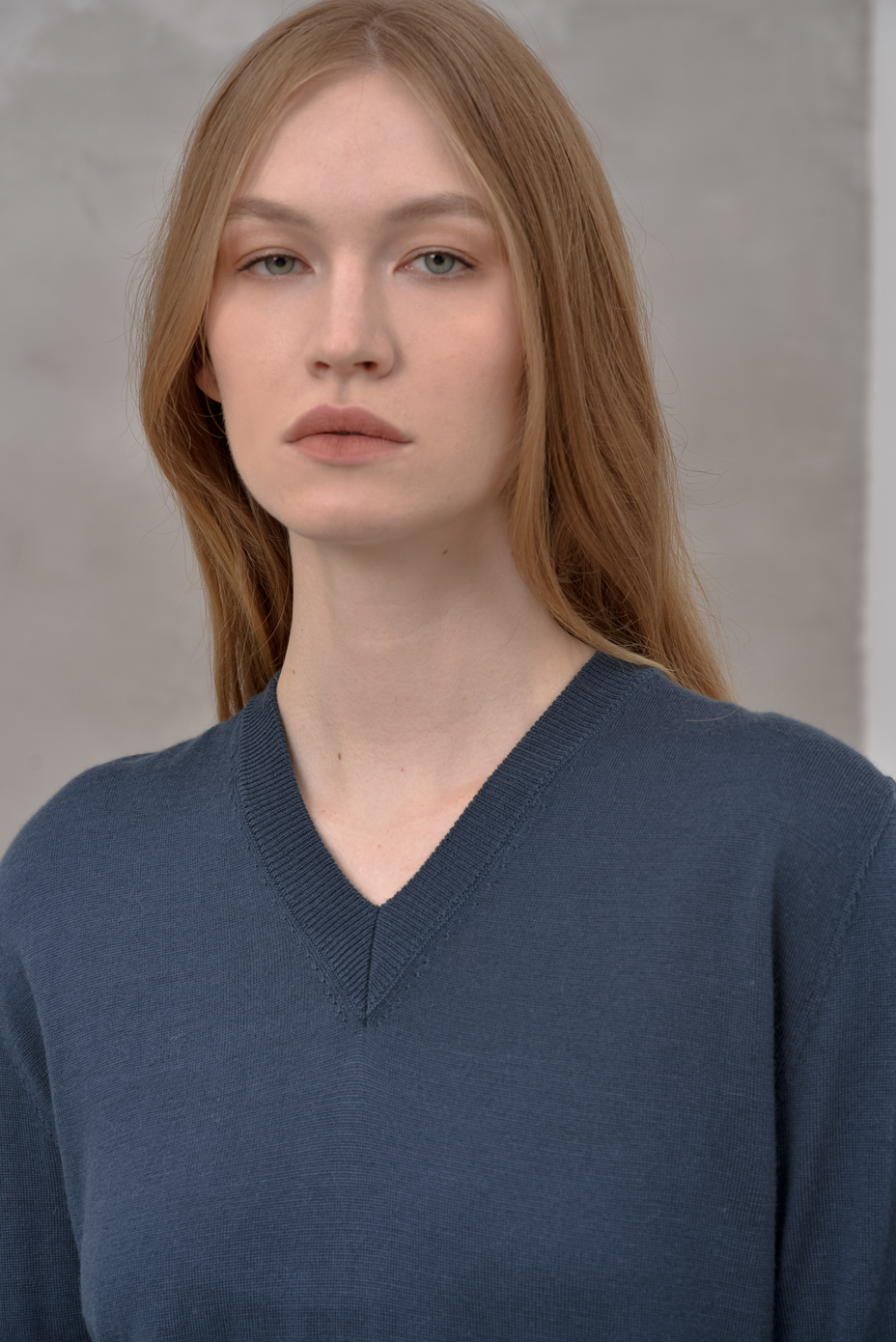 TELA Платье-свитер с узлом по линии талии из тонкой шерсти оттенка морской волны