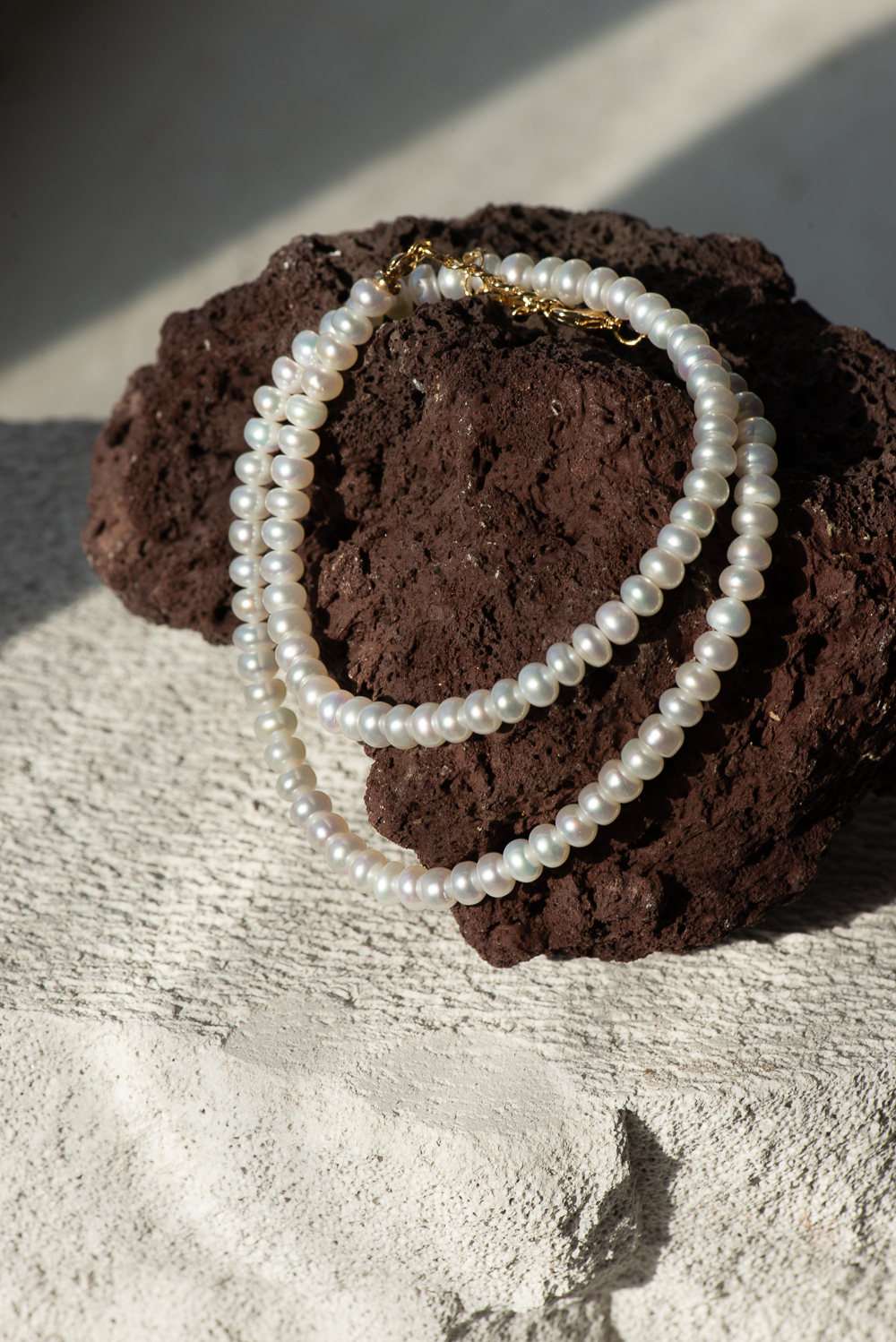 MODERN PEARLS Колье из речного жемчуга крупного размера