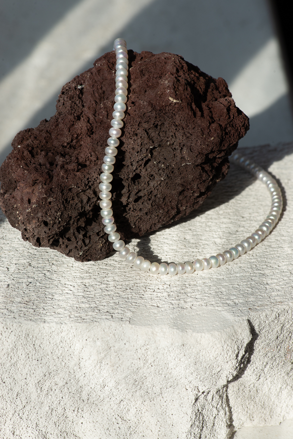 MODERN PEARLS Колье из речного жемчуга крупного размера