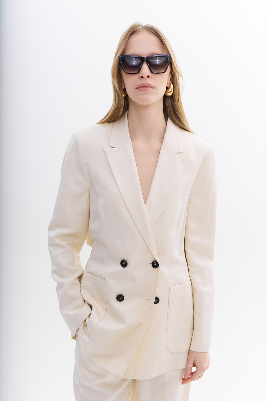 TELA  Жакет двубортного кроя с фигурным вырезом по спине из органического лиоцелла со льном