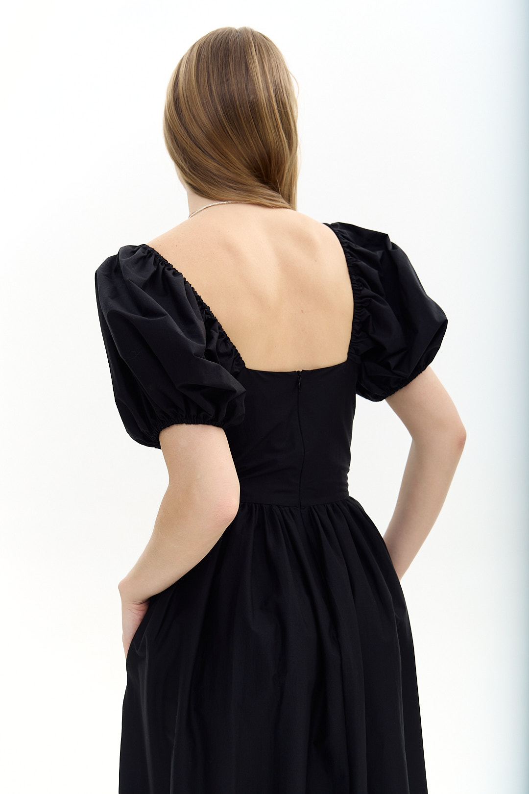 LAVI Платье длины макси с воротом каре и рукавами-буфами из поплина