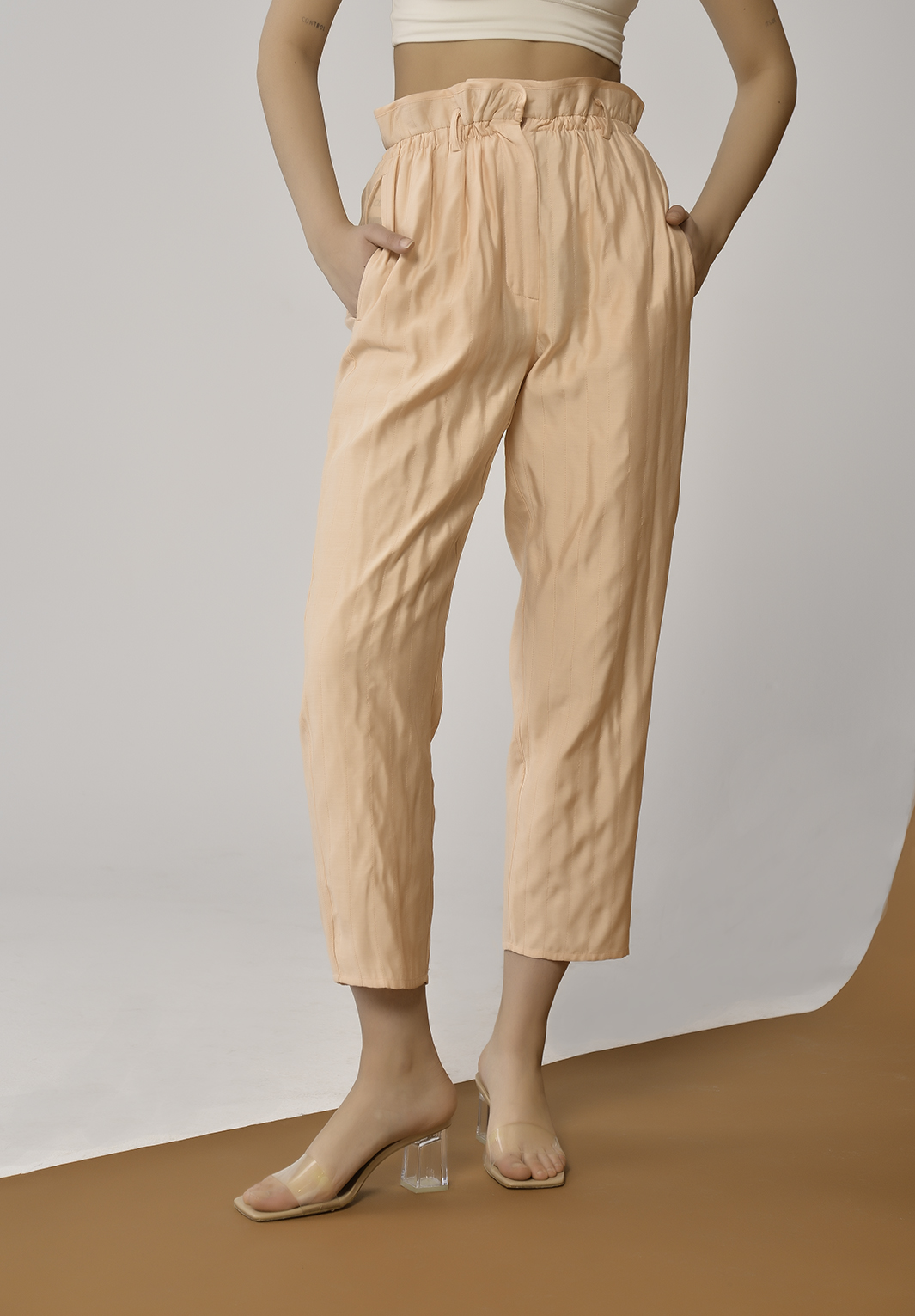 TELA  Брюки-бананы из фактурного батиста в цвете персика