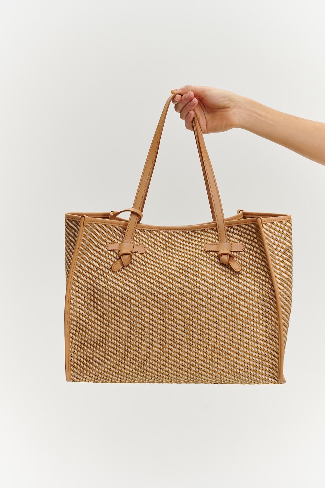 GIANNI CHIARINI Cумка-тоут Marcella диагоналевого плетения из рафии и хлопка песочного оттенка