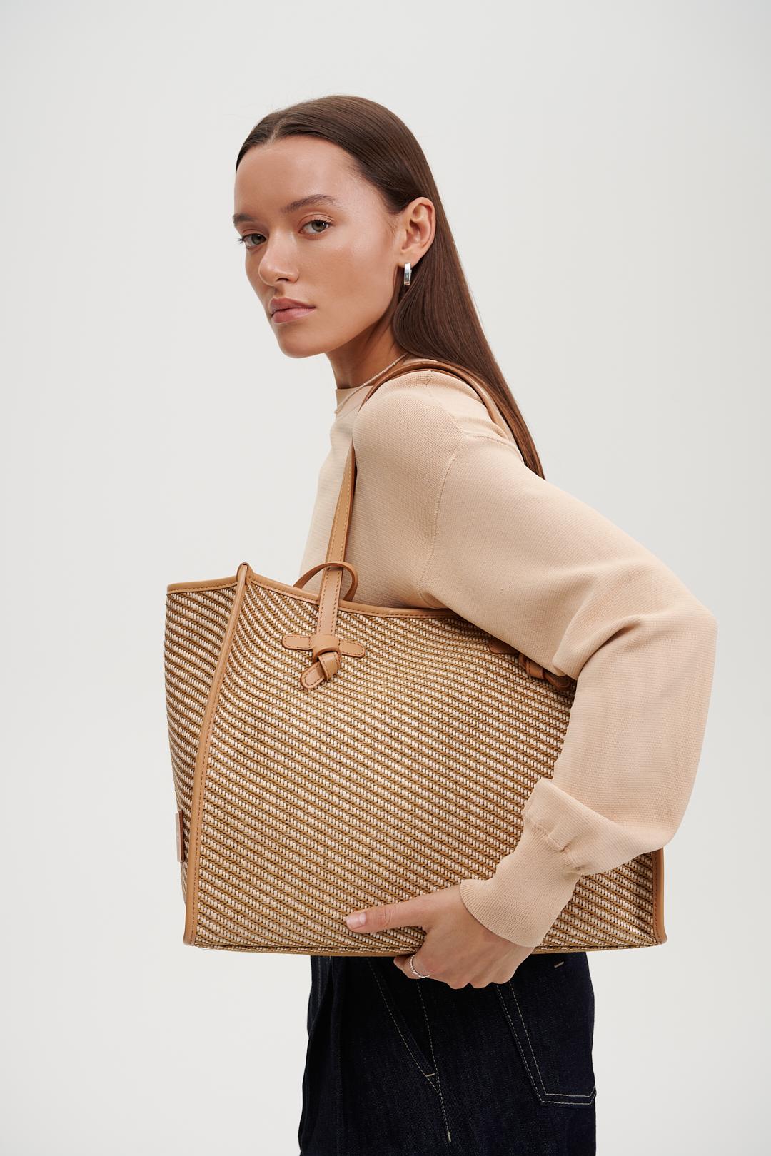 GIANNI CHIARINI Cумка-тоут Marcella диагоналевого плетения из рафии и хлопка песочного оттенка