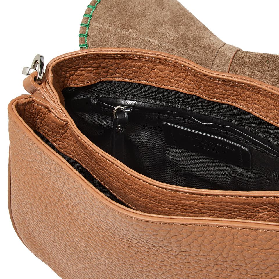 GIANNI CHIARINI Сумка Нelena Round округлой формы из фактурной кожи в цвете карамели и контрастной декоративной окантовкой