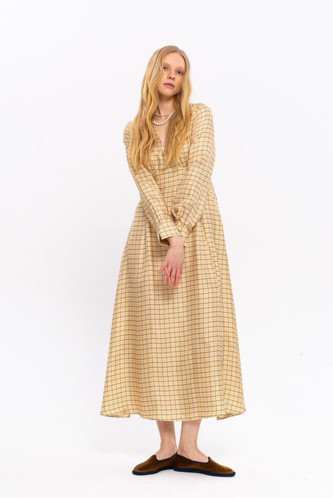 MOMONI Платье из шелка с акцентом на талии и длинным рукавом оттенка мимозы