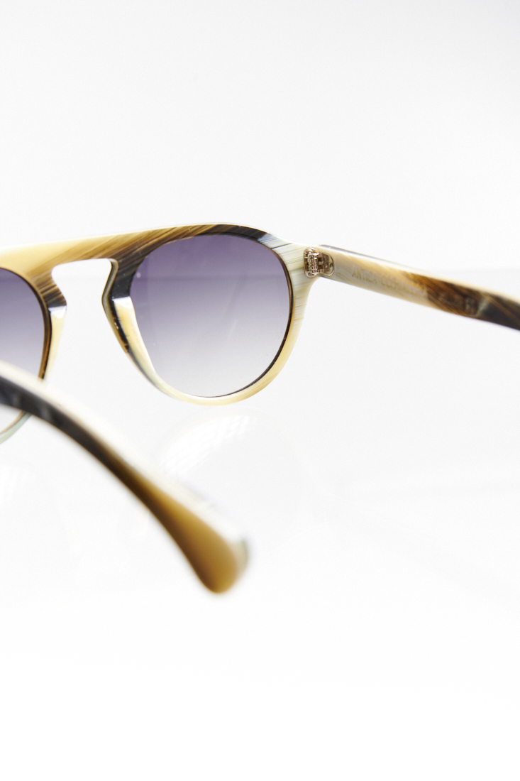 ANTICA OCCHIALERIA Солнцезащитные очки MILLER в оправе под роговину в бежево-серой гамме.